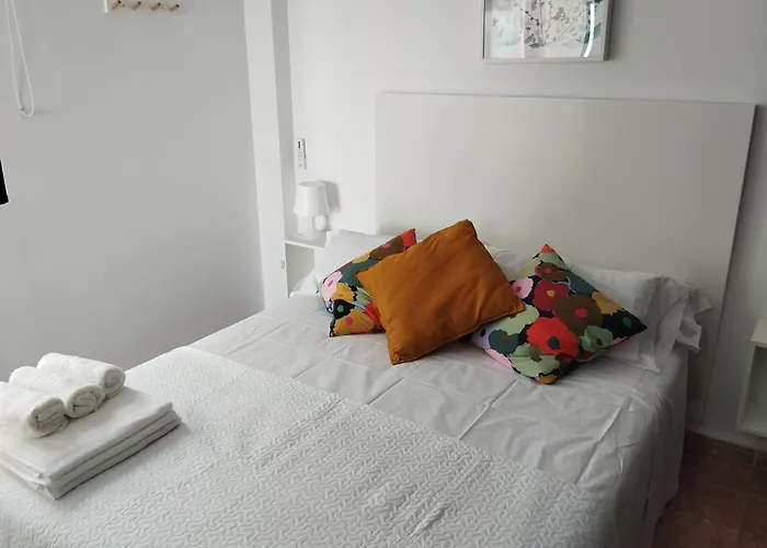 Apartamento Lidia Planta 2, La Carihuela 1ª Linea Playa, Vistas Mar, Buhardilla 1 Dormitorio, 40 M2, 1-3 Huesped, Terraza, Wifi